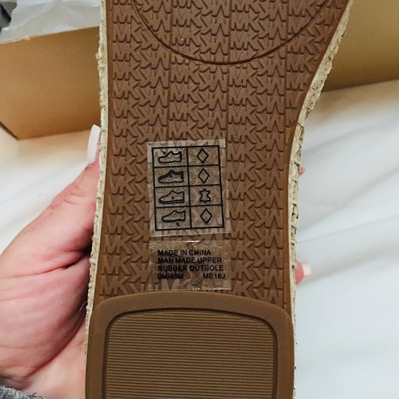💥MICHAEL KORS SLIP ONS!💥 - Picture 3 of 4